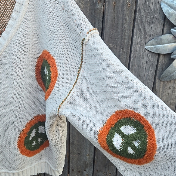 POL Cream and Orange V-Neck Sweater - Picture 6 of 10